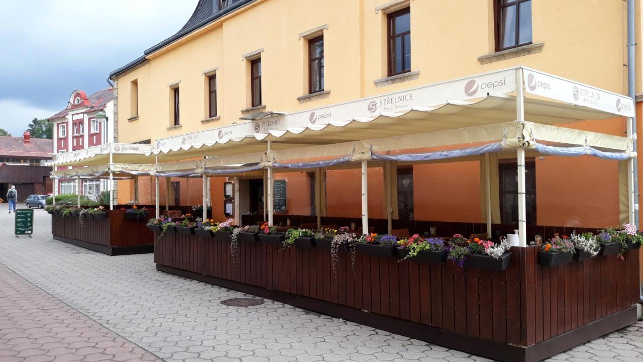 Hotel Strelnice Teplice nad Metují Kültér fotó