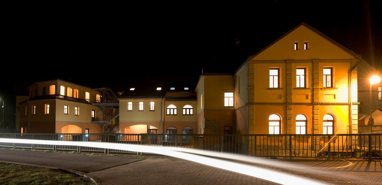 Hotel Strelnice Teplice nad Metují Kültér fotó