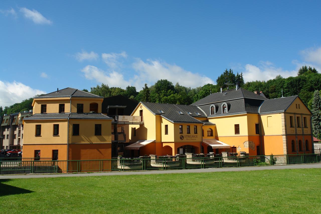 Hotel Strelnice Teplice nad Metují Kültér fotó