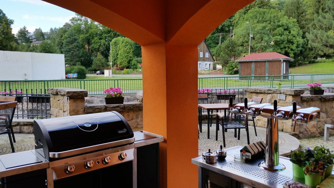 Hotel Strelnice Teplice nad Metují Kültér fotó